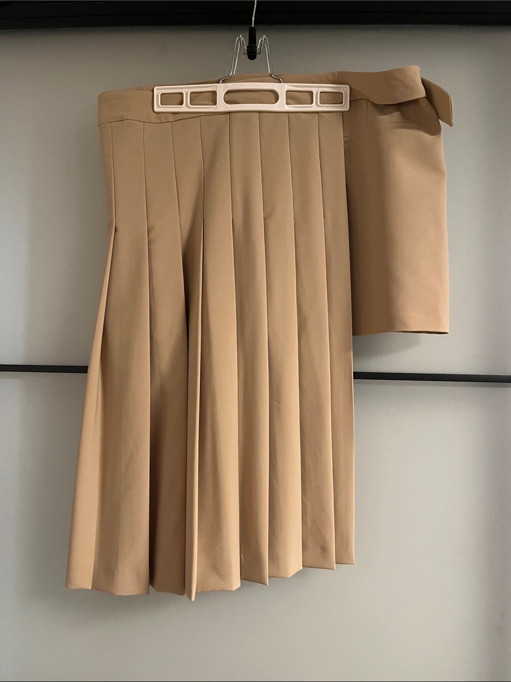 π Zara Beige Asymmetrical Pleated Skirt - Picture 3 of 6
